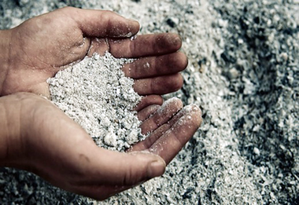 Подкормка грядок с использованием золы Подкормка грядок с использованием золы