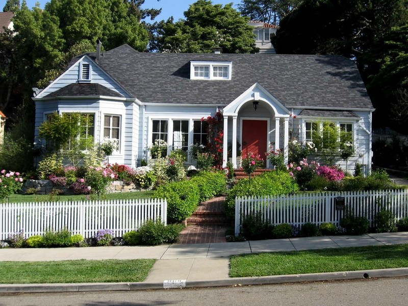 front-yard-rms_cottage-style-garden-ebboy-05_s4x3.jpg.rend_.hgtvcom.1280.960.jpeg