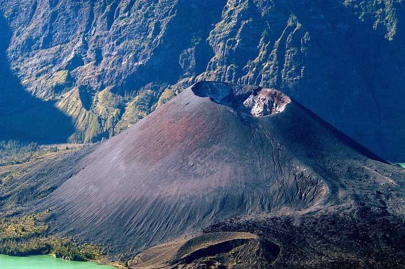 Индонезия Сулавеси вулкан Амбанг
