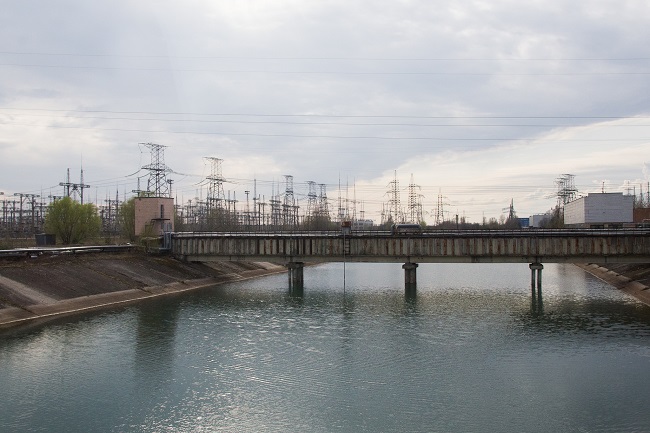 Канал для охлаждения воды возле реактора