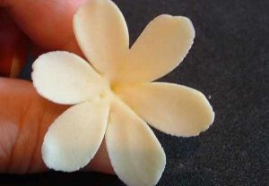 цветы из мастики без специальных инструментов 8