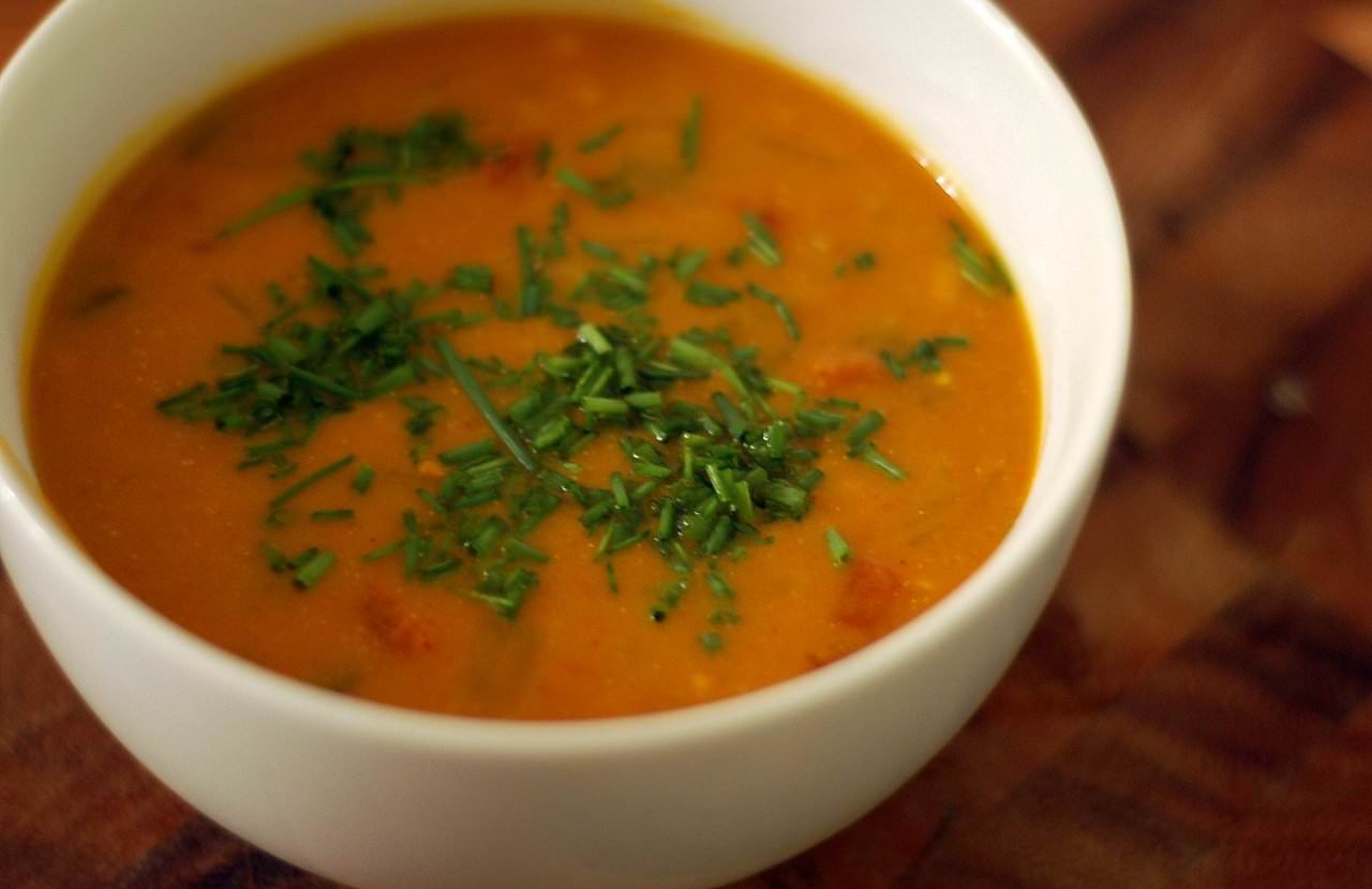 Красная чечевица используется преимущественно для приготовления супов и пюре