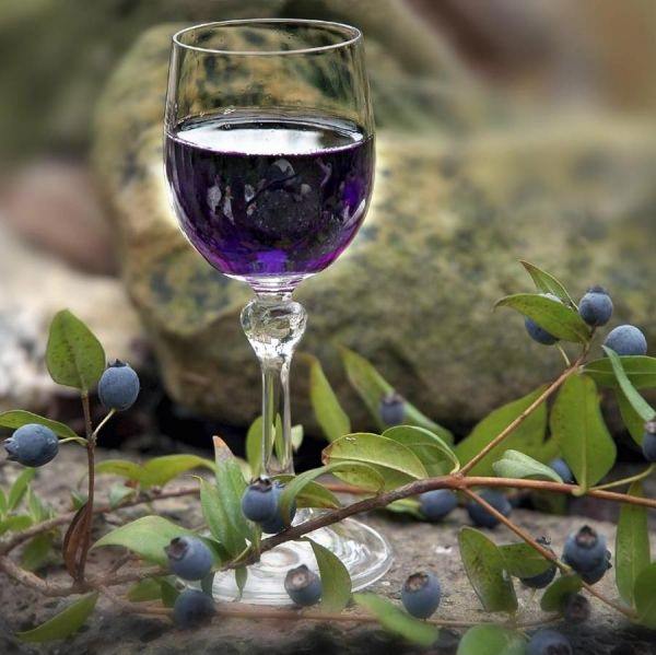 Вино из ирги имеет тонкий аромат и неповторимый вкус