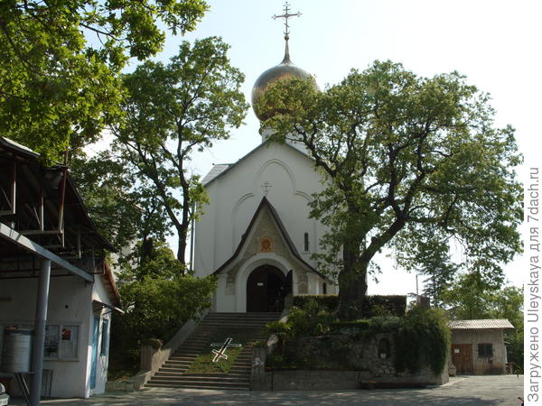 Церковь Николая Чудотворца и мученицы царицы Александры, Массандра, Ялта, Крым