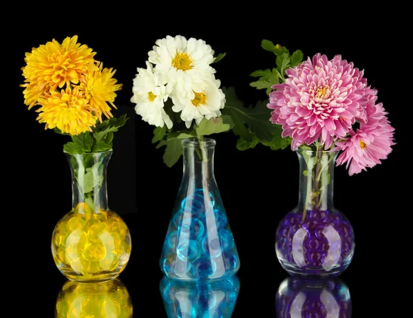 Красивые цветы в вазах с гидрогеля, сложенные Лицензионные Стоковые Изображения