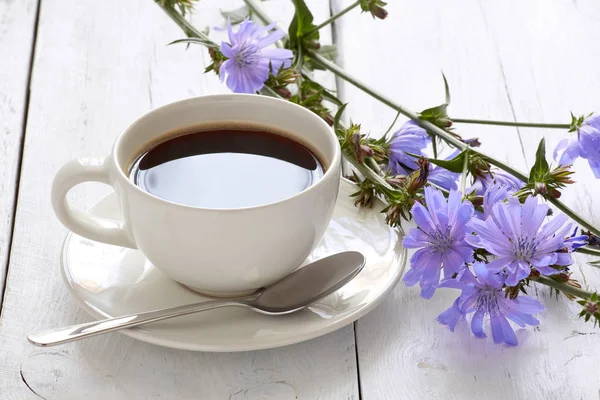 Кубок чай кофе цикорий напиток цикорий цветок на белом t Лицензионные Стоковые Фото