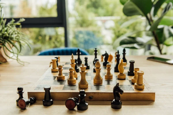 Шахматная доска установлена ​​во время игры Лицензионные Стоковые Изображения