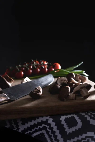 Close Shot Champignon Mushrooms Knife Wooden Cutting Board Black — стоковое фото