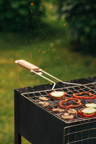 Preparing Delicious Mushrooms Zucchini Barbecue Лицензионные Стоковые Изображения