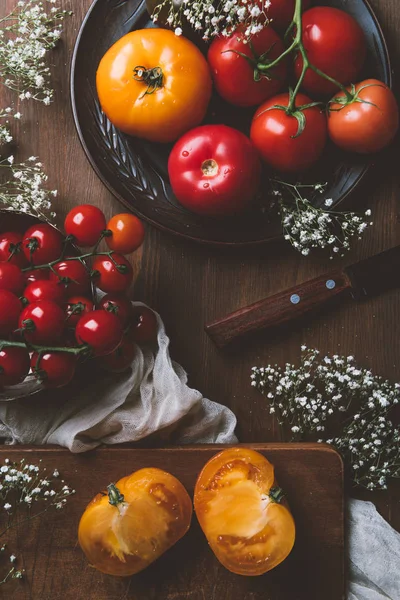 Top View Different Tomatoes Ceramic Plate Cutting Board Knife Wooden Стоковое Фото