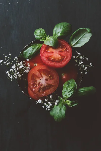 Top View Red Organic Tomatoes Flowers Basil Leaves Bowl Стоковое Фото