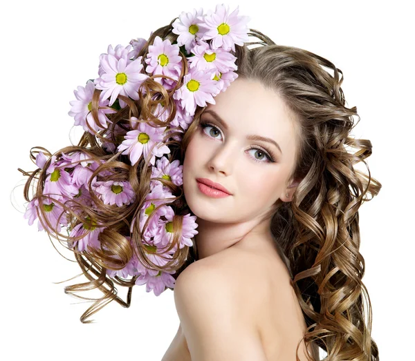 Весенние цветы в волосах женщины Стоковое Изображение